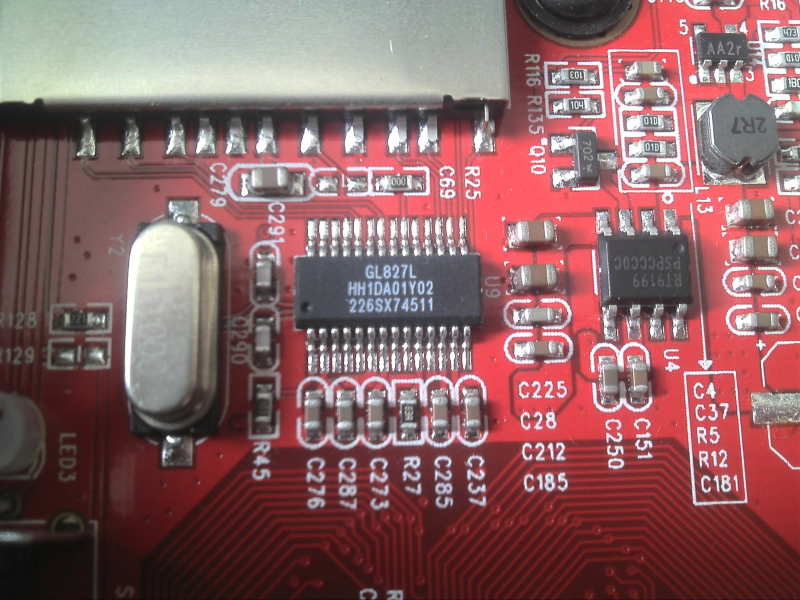 HI3716CPU图片,该款CPU是一款采用了ARM公司先进的Cortex A9架构的处理器,拥有强大的音视频处理能力,同时拥有多种外接接口,非常适合高清播放机使用,下面我们详细了解一下该款CPU的参数。 高性能的ARM Cortex A9单核处理器 提供2500DMIPs的处理能力 内置I-Cache、D-Cache、L2 cache 硬件JAVA加速 浮点协处理器 存储器控制接口 DDR2/DDR3接口 -最大支持1GB -内存位宽32bit 支持SPI Flash -最大支